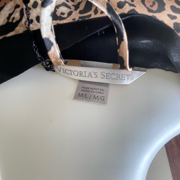 Victoria’s Secret leopard and lace kimono robe - Picture 11 of 11